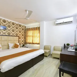 Hotel The First By Goyal Hotelie Agra (Uttar Pradesh)